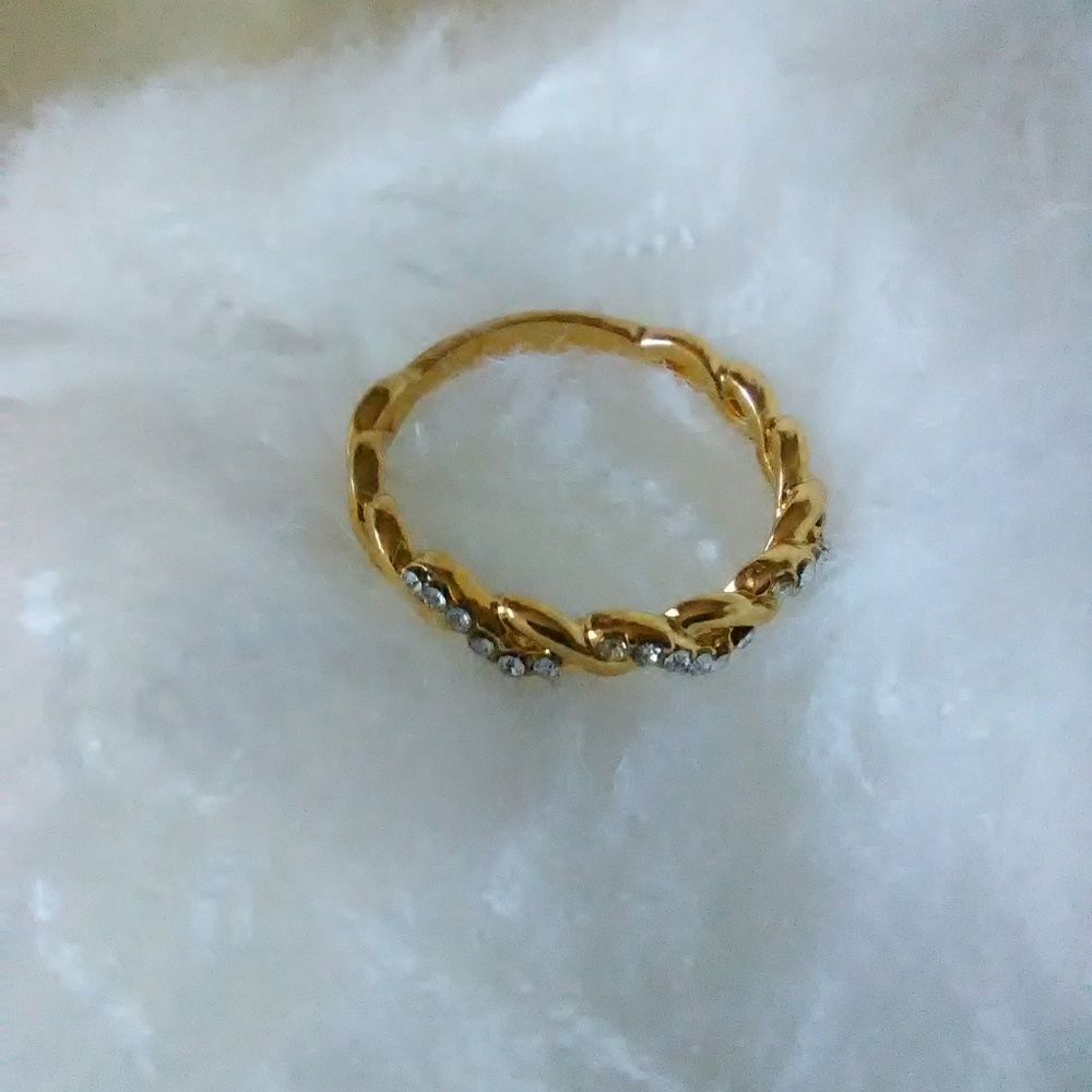 new pretty gold color twisted ring - Picture 2 of 4